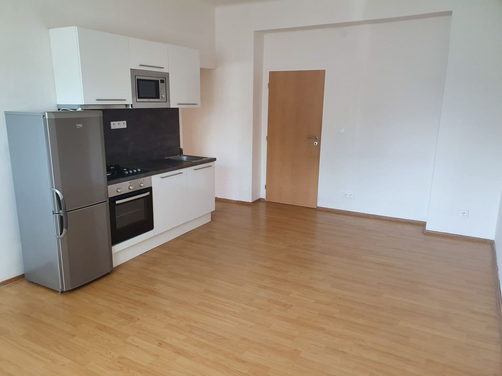 1 bedroom with open-plan kitchen flat to rent, 58 m², Baarova, Prague, Prague 1 bedroom with open-plan kitchen flat to rent, 58 m², Baarova, Prague, Prague