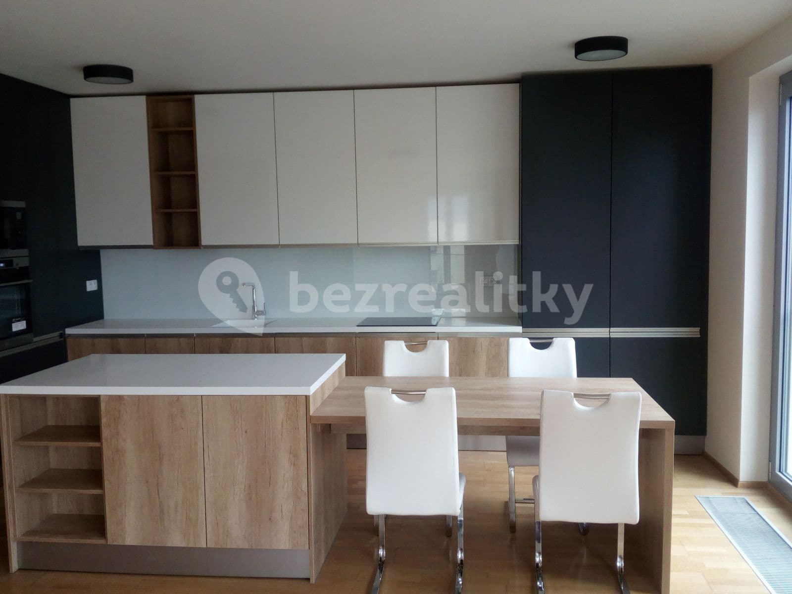 2 bedroom with open-plan kitchen flat to rent, 124 m², Vojenova, Prague, Prague 2 bedroom with open-plan kitchen flat to rent, 124 m², Vojenova, Prague, Prague