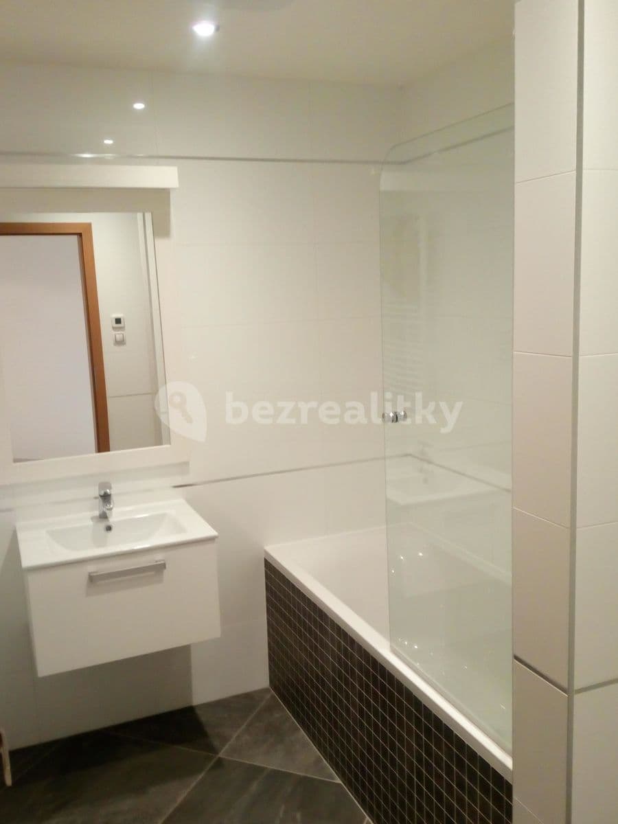 2 bedroom with open-plan kitchen flat to rent, 124 m², Vojenova, Prague, Prague 2 bedroom with open-plan kitchen flat to rent, 124 m², Vojenova, Prague, Prague