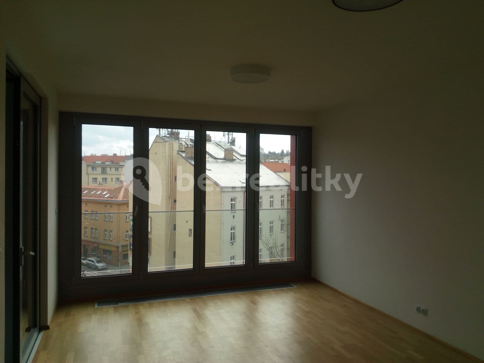 2 bedroom with open-plan kitchen flat to rent, 124 m², Vojenova, Prague, Prague 2 bedroom with open-plan kitchen flat to rent, 124 m², Vojenova, Prague, Prague