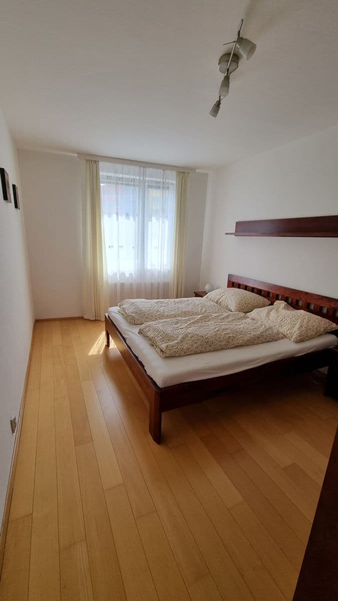 1 bedroom with open-plan kitchen flat to rent, 68 m², Kovanecká, Prague, Prague 1 bedroom with open-plan kitchen flat to rent, 68 m², Kovanecká, Prague, Prague