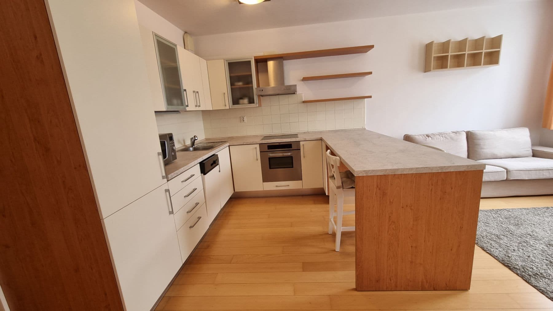 1 bedroom with open-plan kitchen flat to rent, 68 m², Kovanecká, Prague, Prague 1 bedroom with open-plan kitchen flat to rent, 68 m², Kovanecká, Prague, Prague