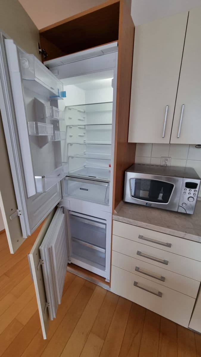 1 bedroom with open-plan kitchen flat to rent, 68 m², Kovanecká, Prague, Prague 1 bedroom with open-plan kitchen flat to rent, 68 m², Kovanecká, Prague, Prague