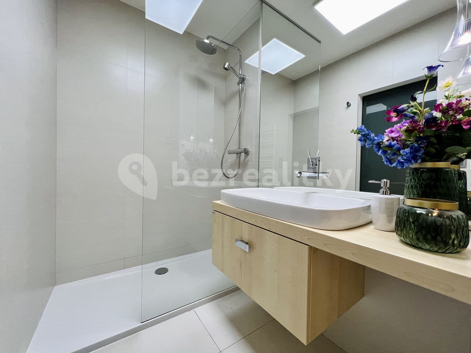 1 bedroom with open-plan kitchen flat to rent, 55 m², Voskovcova, Prague, Prague 1 bedroom with open-plan kitchen flat to rent, 55 m², Voskovcova, Prague, Prague