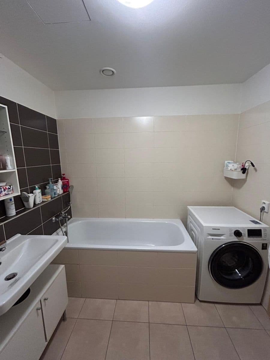 Studio flat to rent, 37 m², Hálův statek, Prague, Prague Studio flat to rent, 37 m², Hálův statek, Prague, Prague