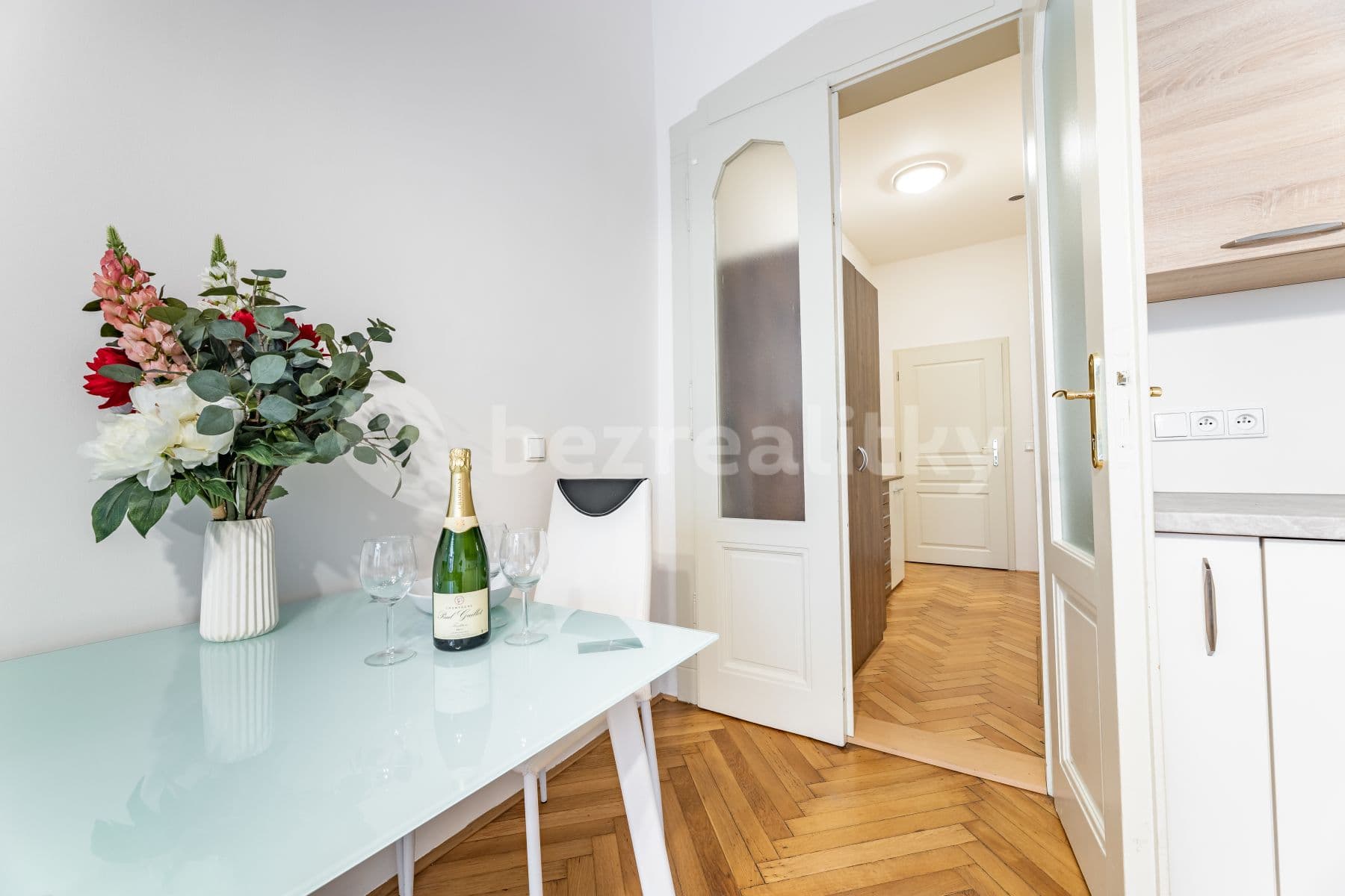 Studio flat to rent, 22 m², Elišky Krásnohorské, Prague, Prague Studio flat to rent, 22 m², Elišky Krásnohorské, Prague, Prague