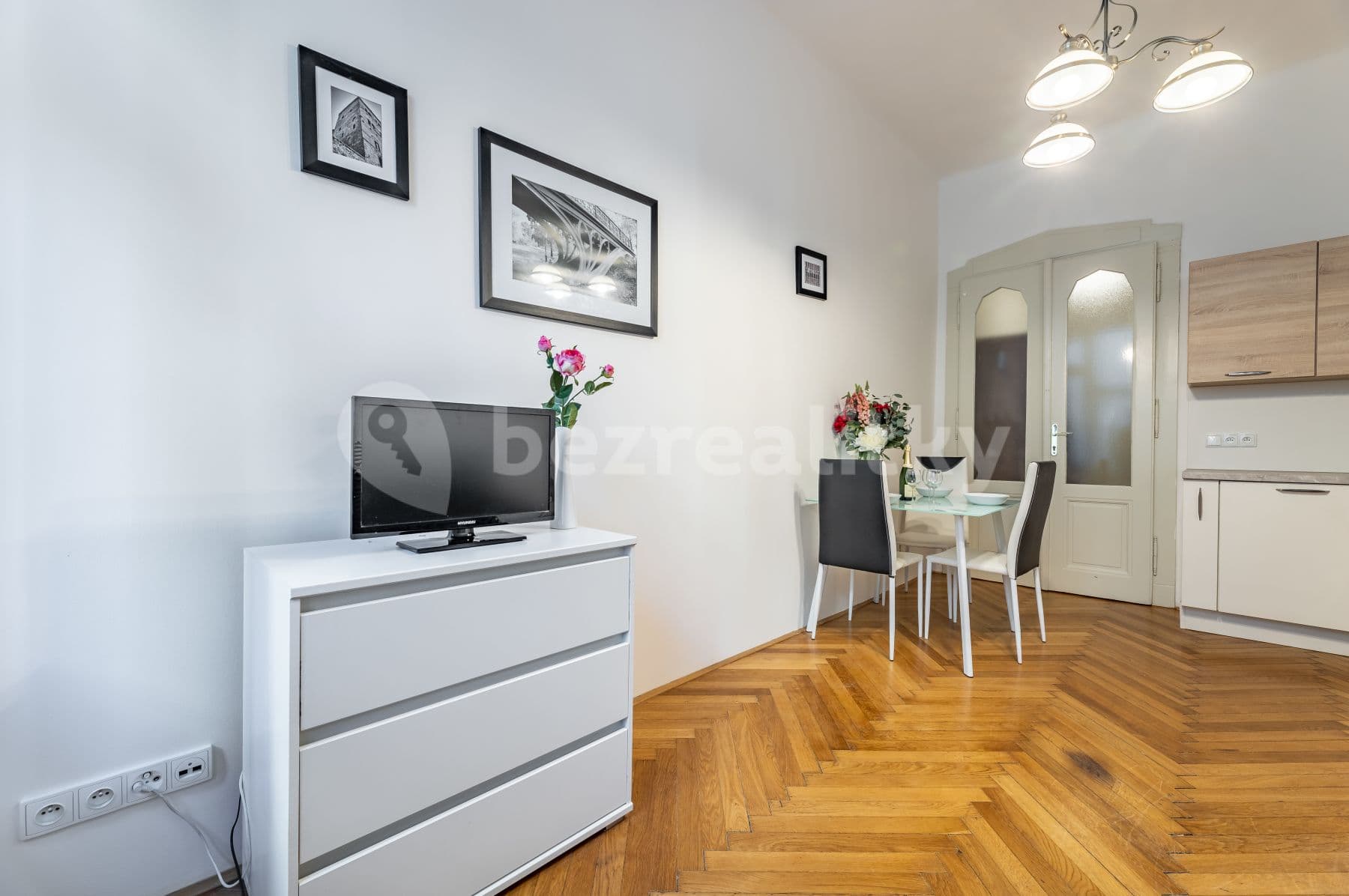 Studio flat to rent, 22 m², Elišky Krásnohorské, Prague, Prague Studio flat to rent, 22 m², Elišky Krásnohorské, Prague, Prague