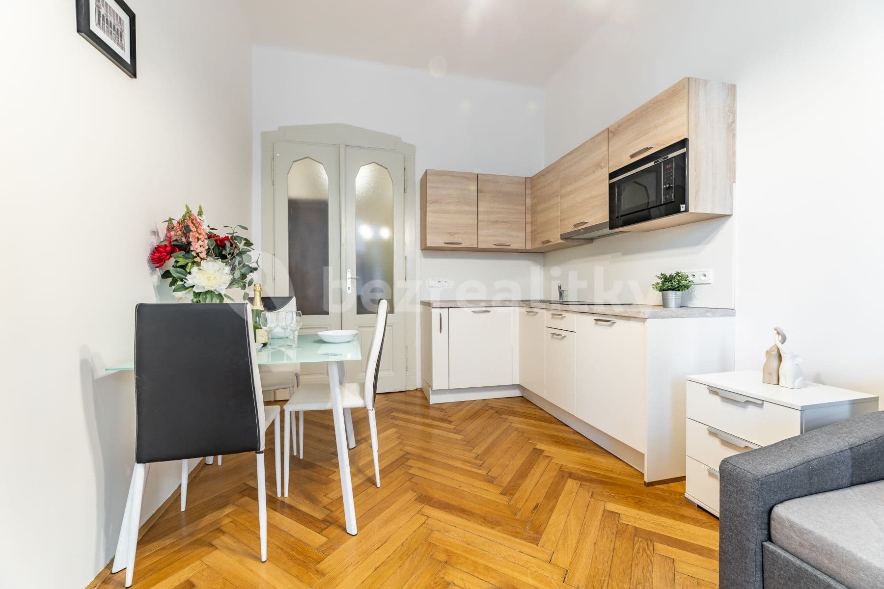 Studio flat to rent, 22 m², Elišky Krásnohorské, Prague, Prague Studio flat to rent, 22 m², Elišky Krásnohorské, Prague, Prague