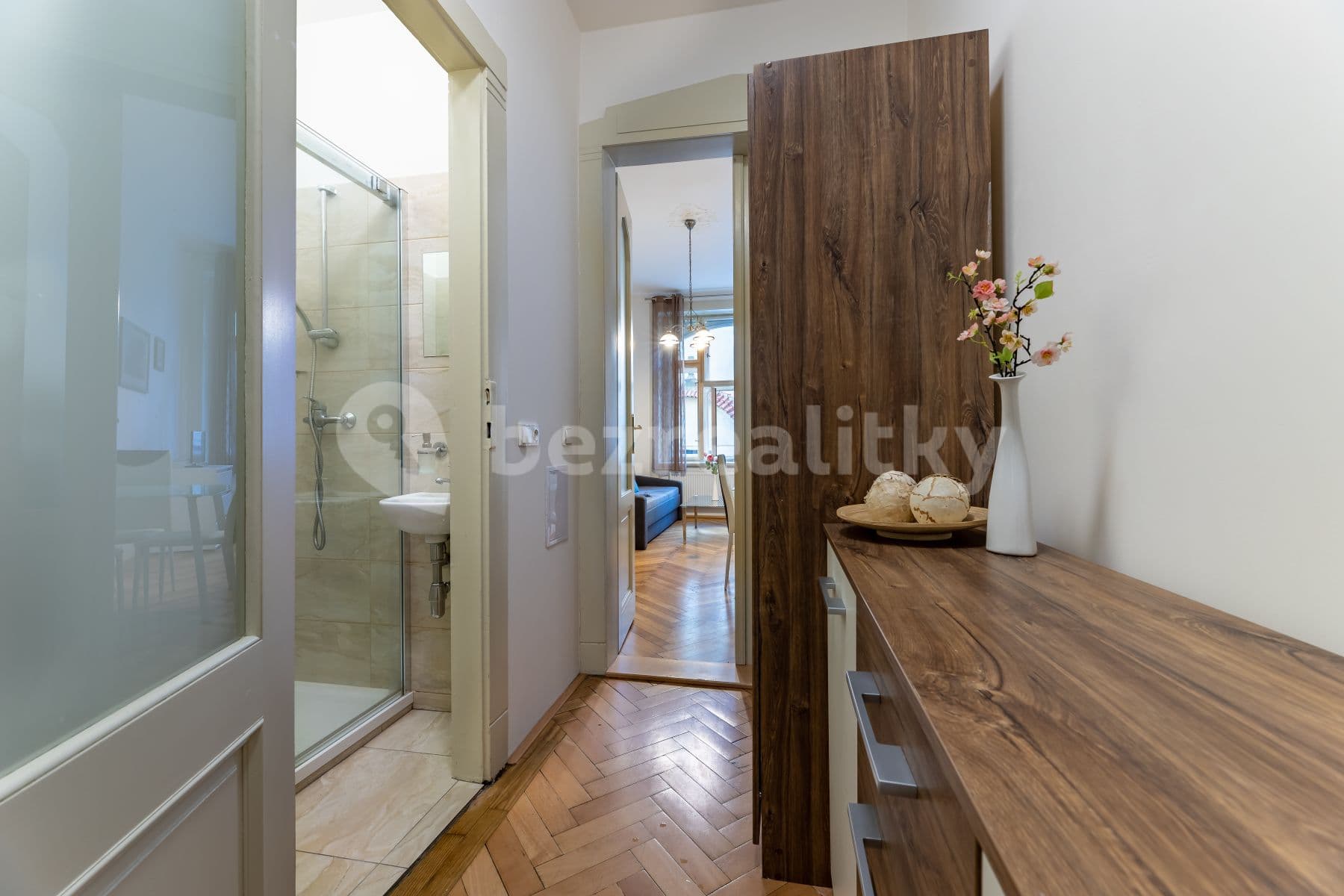 Studio flat to rent, 22 m², Elišky Krásnohorské, Prague, Prague Studio flat to rent, 22 m², Elišky Krásnohorské, Prague, Prague