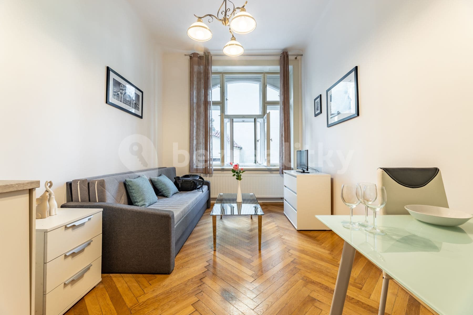 Studio flat to rent, 22 m², Elišky Krásnohorské, Prague, Prague Studio flat to rent, 22 m², Elišky Krásnohorské, Prague, Prague