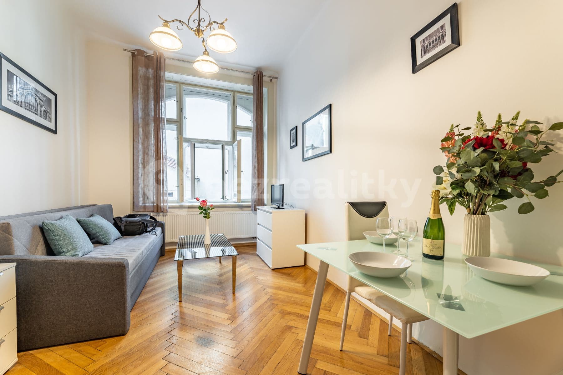 Studio flat to rent, 22 m², Elišky Krásnohorské, Prague, Prague Studio flat to rent, 22 m², Elišky Krásnohorské, Prague, Prague