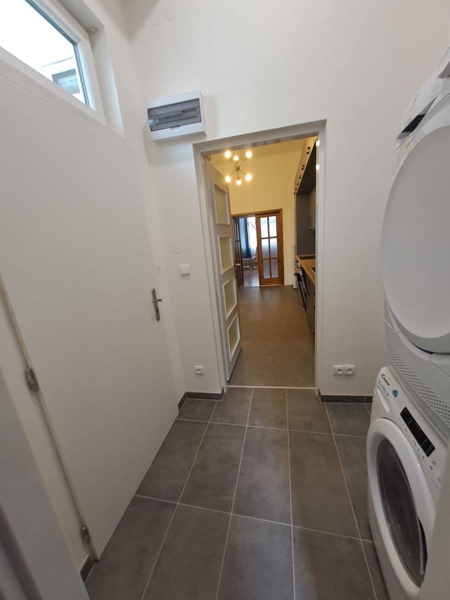 1 bedroom with open-plan kitchen flat to rent, 42 m², Heydukova, Prague, Prague 1 bedroom with open-plan kitchen flat to rent, 42 m², Heydukova, Prague, Prague