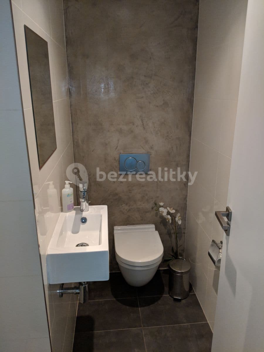 2 bedroom with open-plan kitchen flat to rent, 85 m², U Libeňského pivovaru, Prague, Prague 2 bedroom with open-plan kitchen flat to rent, 85 m², U Libeňského pivovaru, Prague, Prague