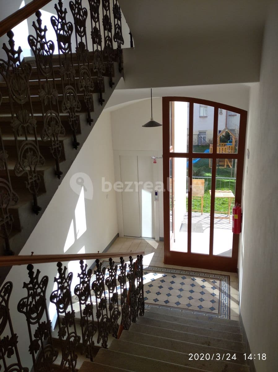 1 bedroom with open-plan kitchen flat to rent, 55 m², Korunní, Prague, Prague 1 bedroom with open-plan kitchen flat to rent, 55 m², Korunní, Prague, Prague