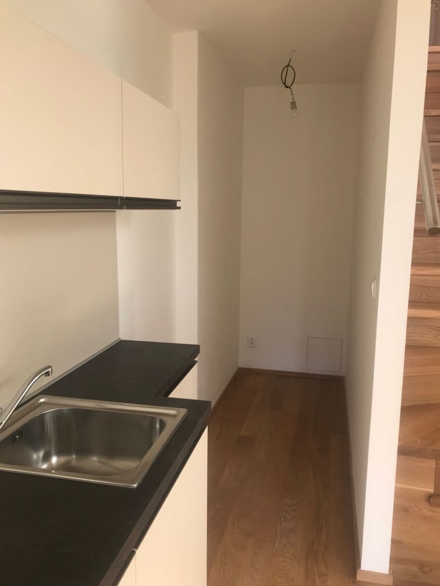 1 bedroom with open-plan kitchen flat to rent, 62 m², Korunní, Prague, Prague 1 bedroom with open-plan kitchen flat to rent, 62 m², Korunní, Prague, Prague