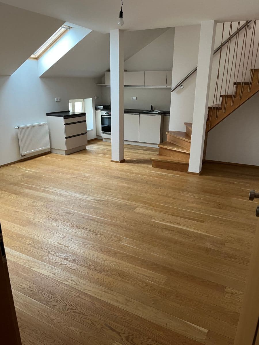 1 bedroom with open-plan kitchen flat to rent, 62 m², Korunní, Prague, Prague 1 bedroom with open-plan kitchen flat to rent, 62 m², Korunní, Prague, Prague