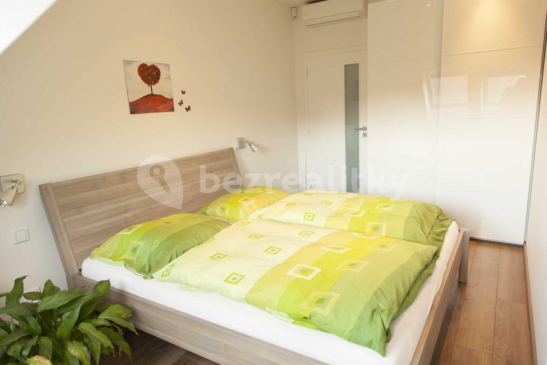 2 bedroom with open-plan kitchen flat to rent, 115 m², Sudoměřská, Prague, Prague
