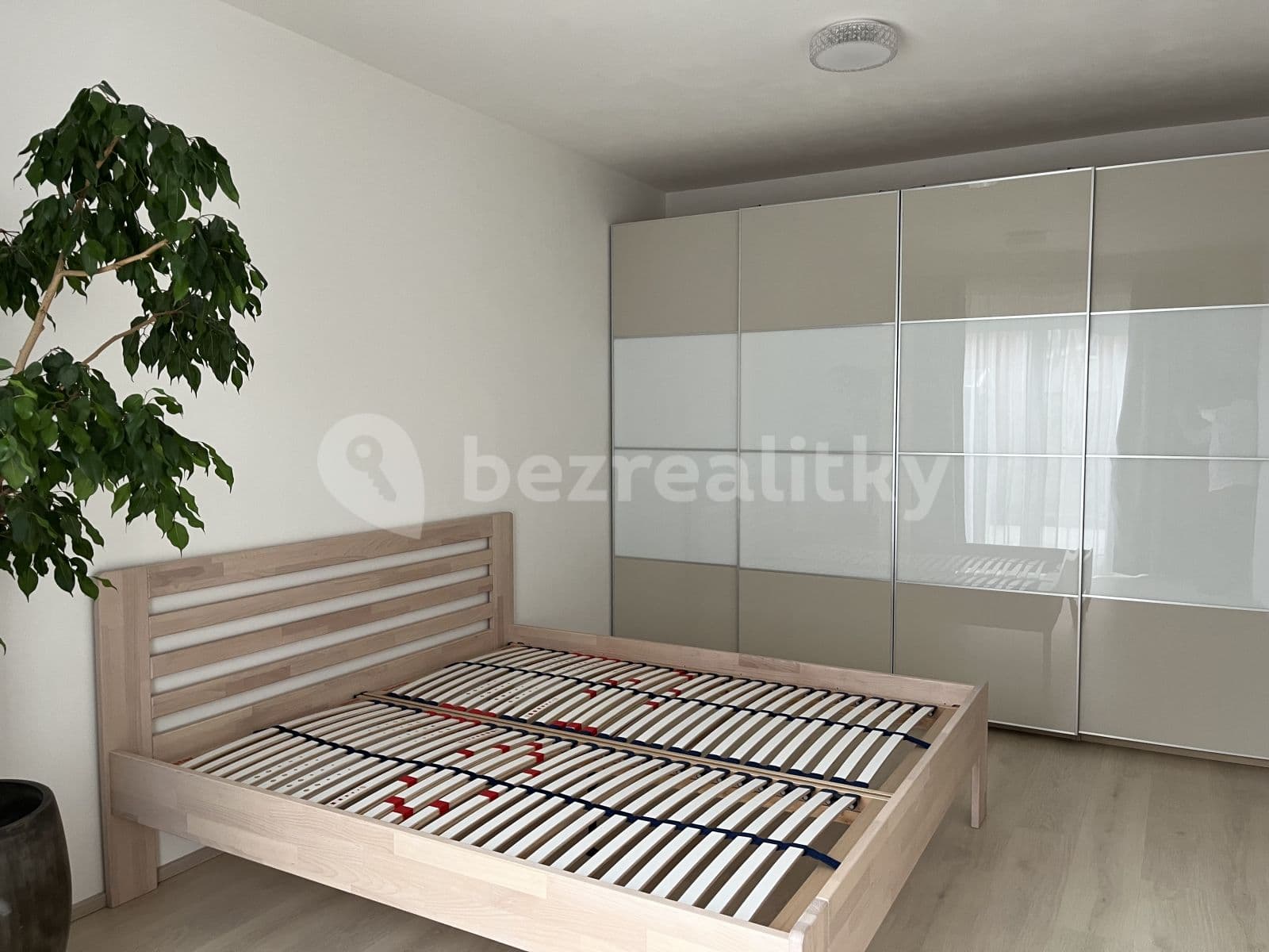 1 bedroom with open-plan kitchen flat to rent, 56 m², Sazovická, Prague, Prague 1 bedroom with open-plan kitchen flat to rent, 56 m², Sazovická, Prague, Prague