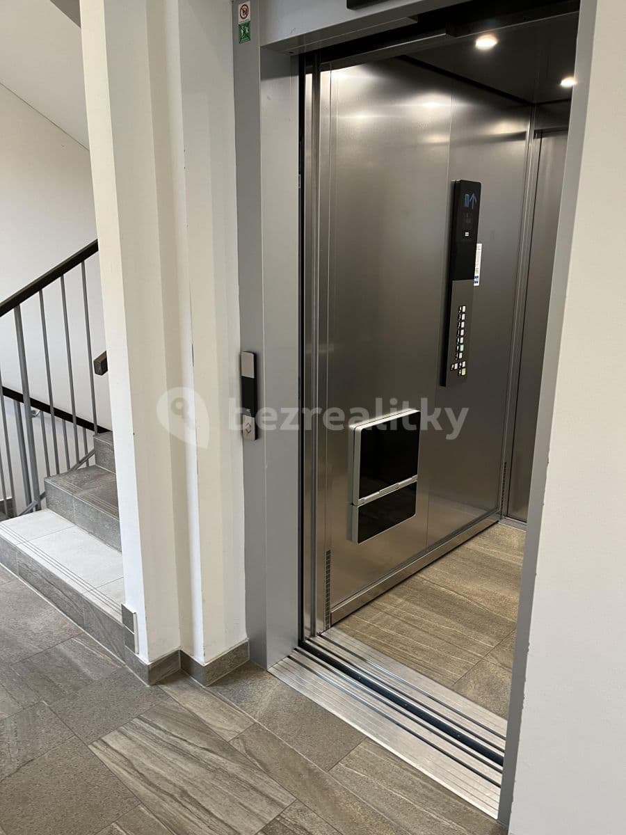 1 bedroom with open-plan kitchen flat to rent, 56 m², Sazovická, Prague, Prague 1 bedroom with open-plan kitchen flat to rent, 56 m², Sazovická, Prague, Prague