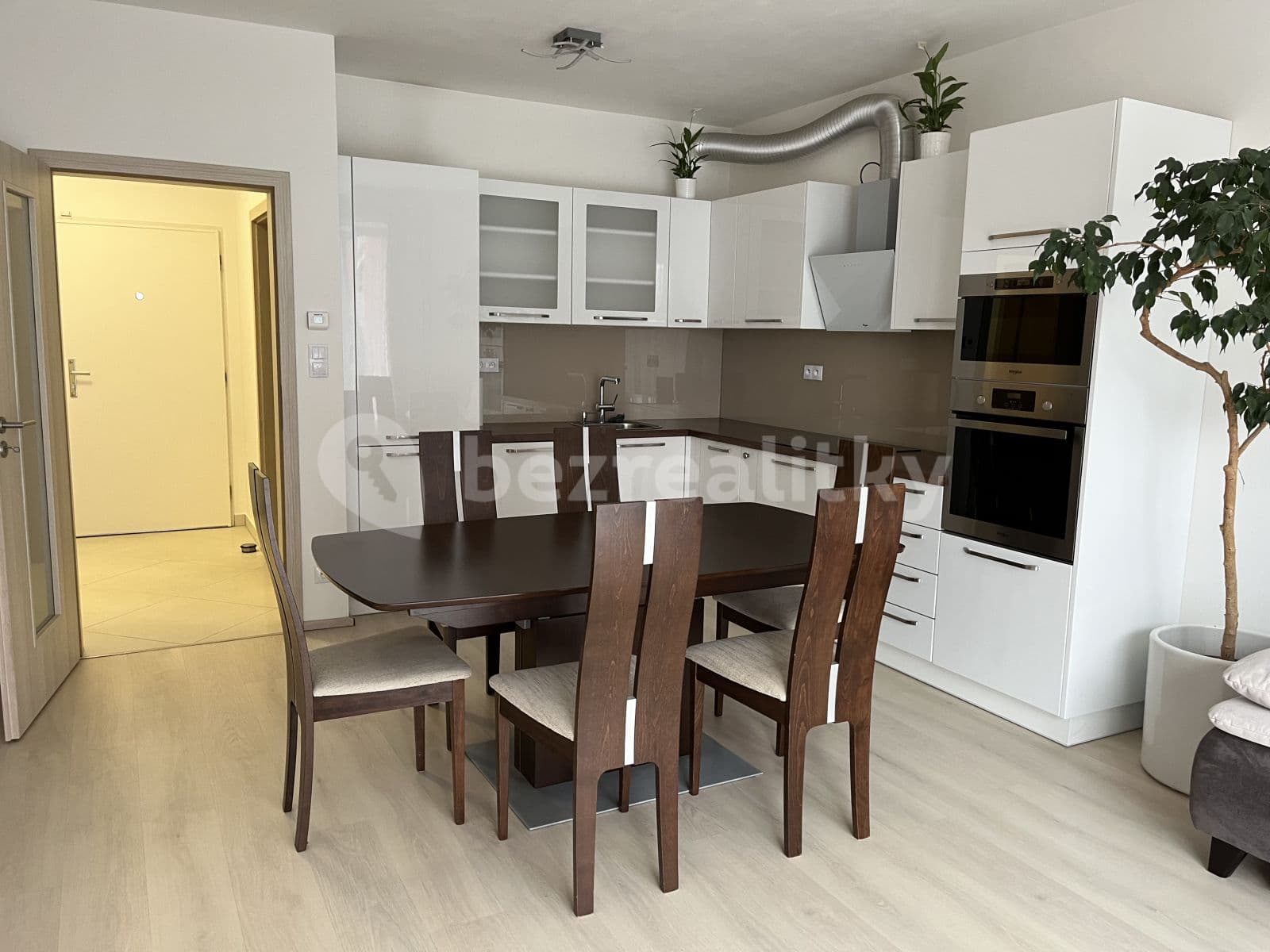 1 bedroom with open-plan kitchen flat to rent, 56 m², Sazovická, Prague, Prague 1 bedroom with open-plan kitchen flat to rent, 56 m², Sazovická, Prague, Prague