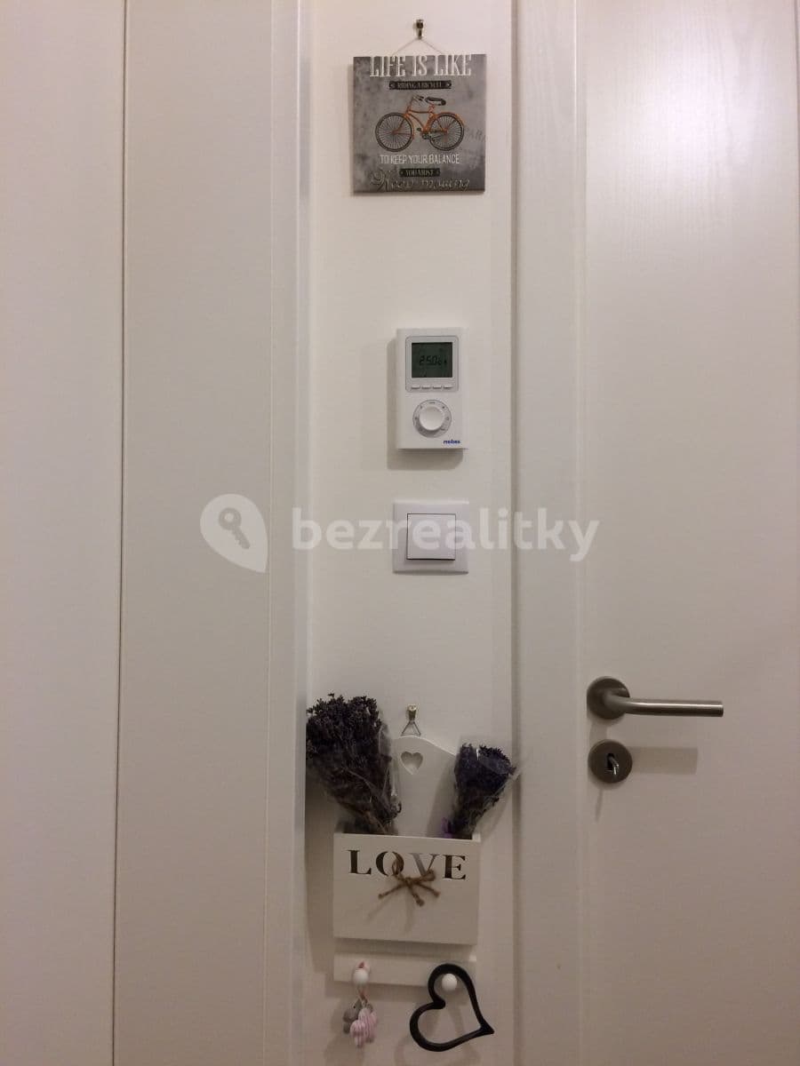Studio flat to rent, 34 m², Plzeňská, Prague, Prague Studio flat to rent, 34 m², Plzeňská, Prague, Prague