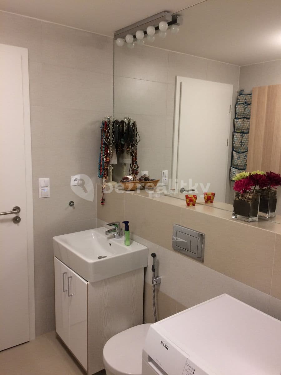 Studio flat to rent, 34 m², Plzeňská, Prague, Prague Studio flat to rent, 34 m², Plzeňská, Prague, Prague