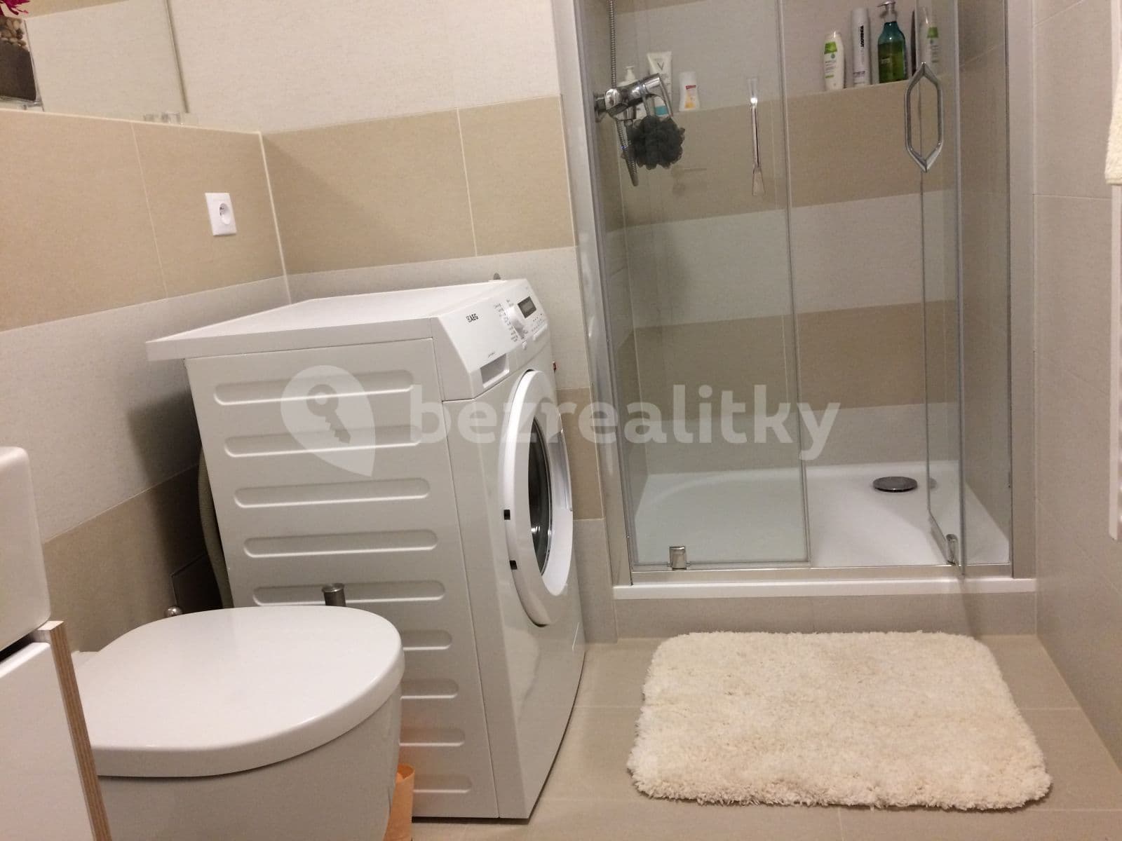 Studio flat to rent, 34 m², Plzeňská, Prague, Prague Studio flat to rent, 34 m², Plzeňská, Prague, Prague