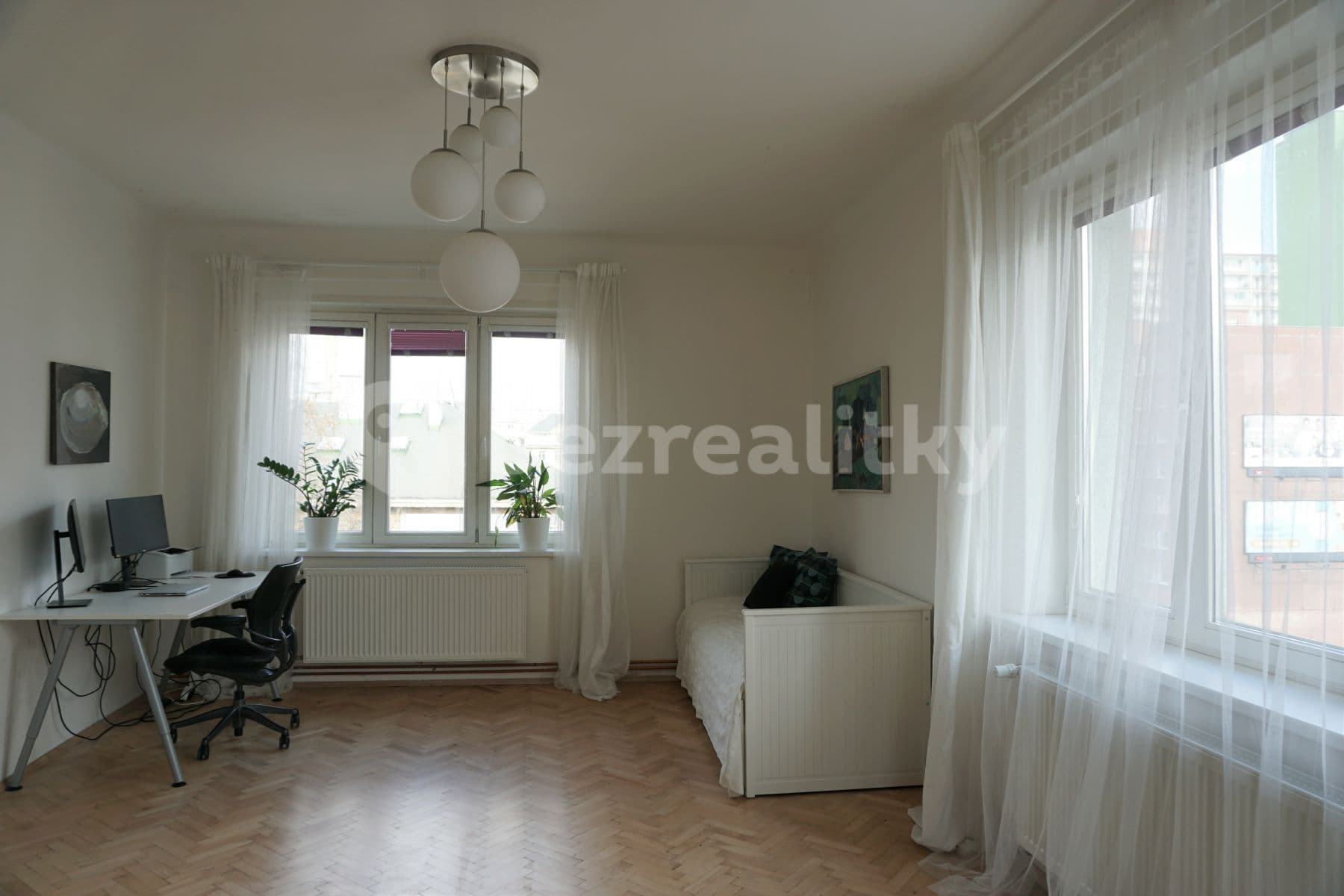 2 bedroom with open-plan kitchen flat to rent, 114 m², Moskevská, Prague, Prague 2 bedroom with open-plan kitchen flat to rent, 114 m², Moskevská, Prague, Prague