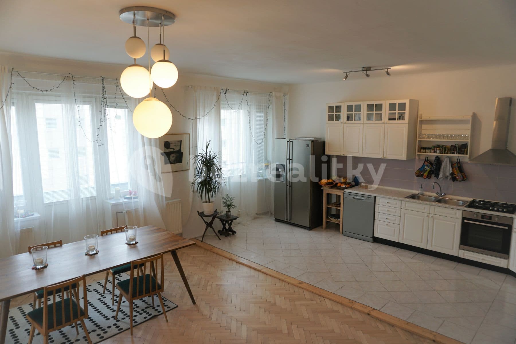 2 bedroom with open-plan kitchen flat to rent, 114 m², Moskevská, Prague, Prague 2 bedroom with open-plan kitchen flat to rent, 114 m², Moskevská, Prague, Prague