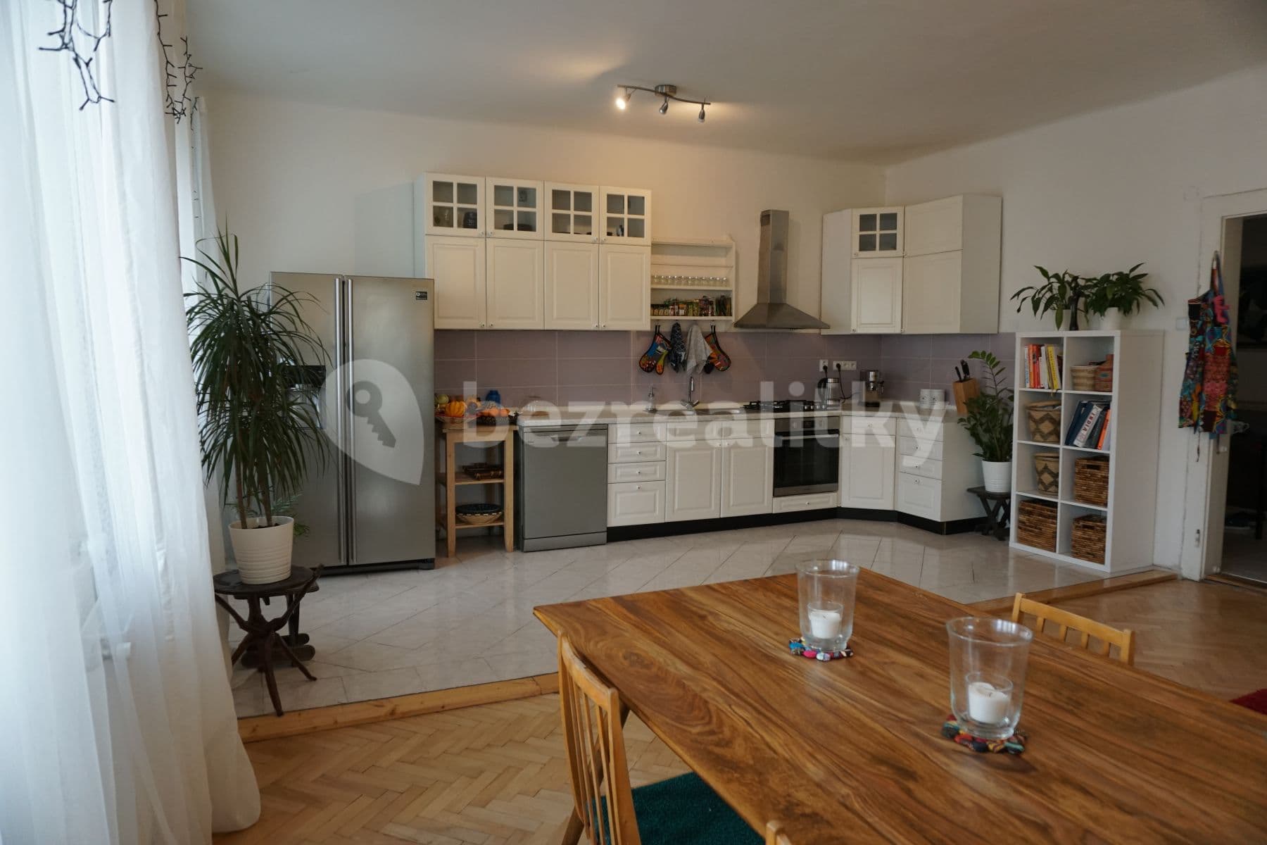 2 bedroom with open-plan kitchen flat to rent, 114 m², Moskevská, Prague, Prague 2 bedroom with open-plan kitchen flat to rent, 114 m², Moskevská, Prague, Prague