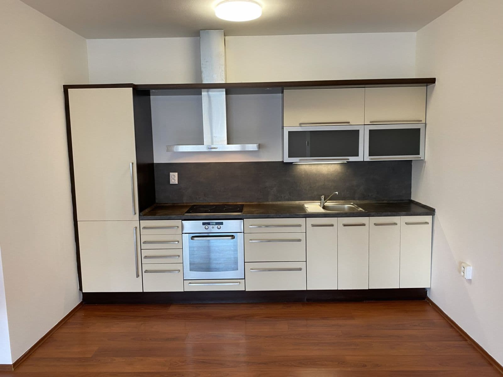 1 bedroom with open-plan kitchen flat to rent, 67 m², Na Tabulovém vrchu, Olomouc, Olomoucký Region 1 bedroom with open-plan kitchen flat to rent, 67 m², Na Tabulovém vrchu, Olomouc, Olomoucký Region