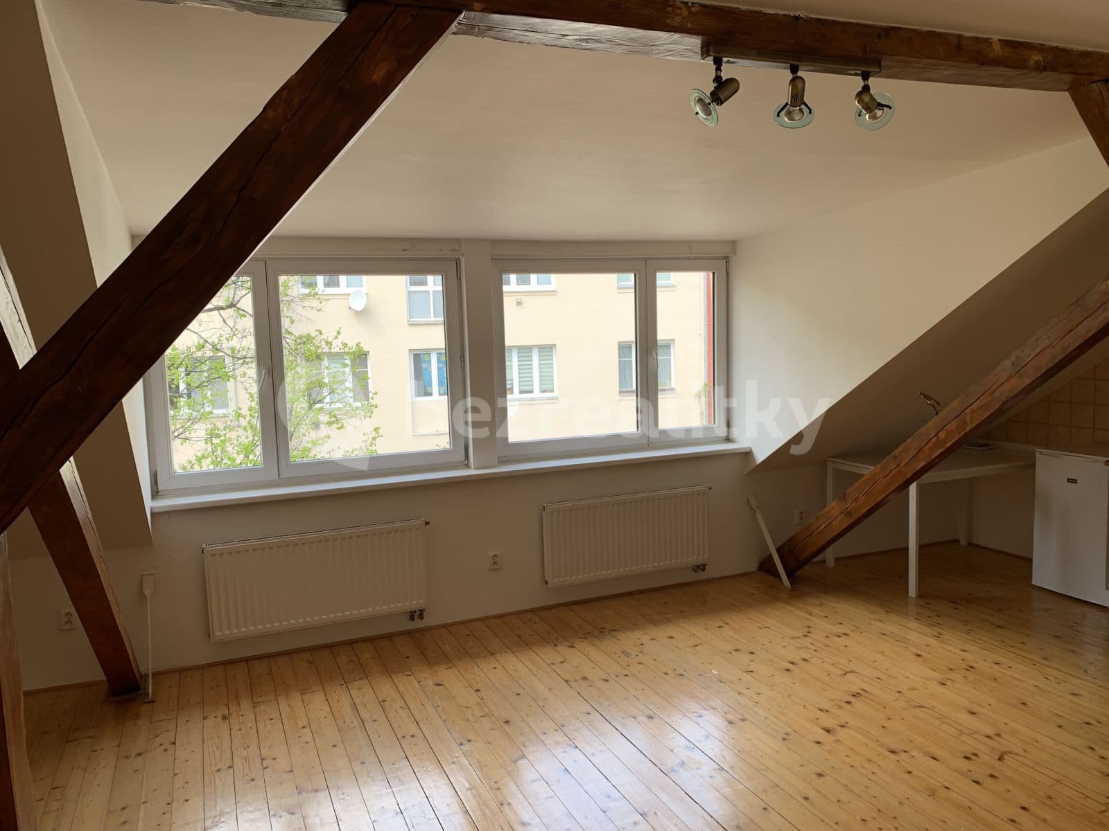 Small studio flat to rent, 35 m², U Havlíčkových sadů, Prague, Prague Small studio flat to rent, 35 m², U Havlíčkových sadů, Prague, Prague