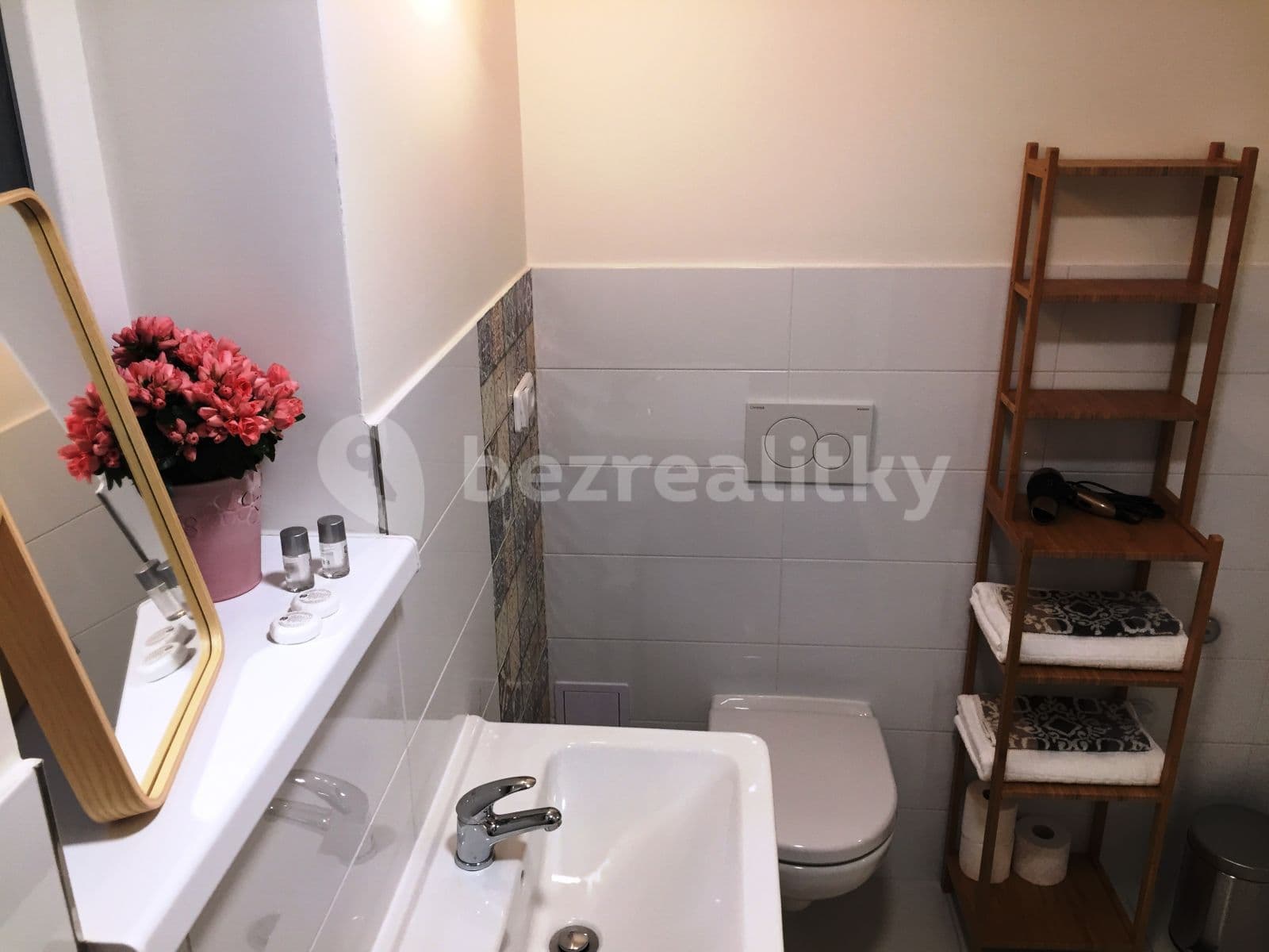 Studio flat to rent, 32 m², Dukelských hrdinů, Prague, Prague Studio flat to rent, 32 m², Dukelských hrdinů, Prague, Prague