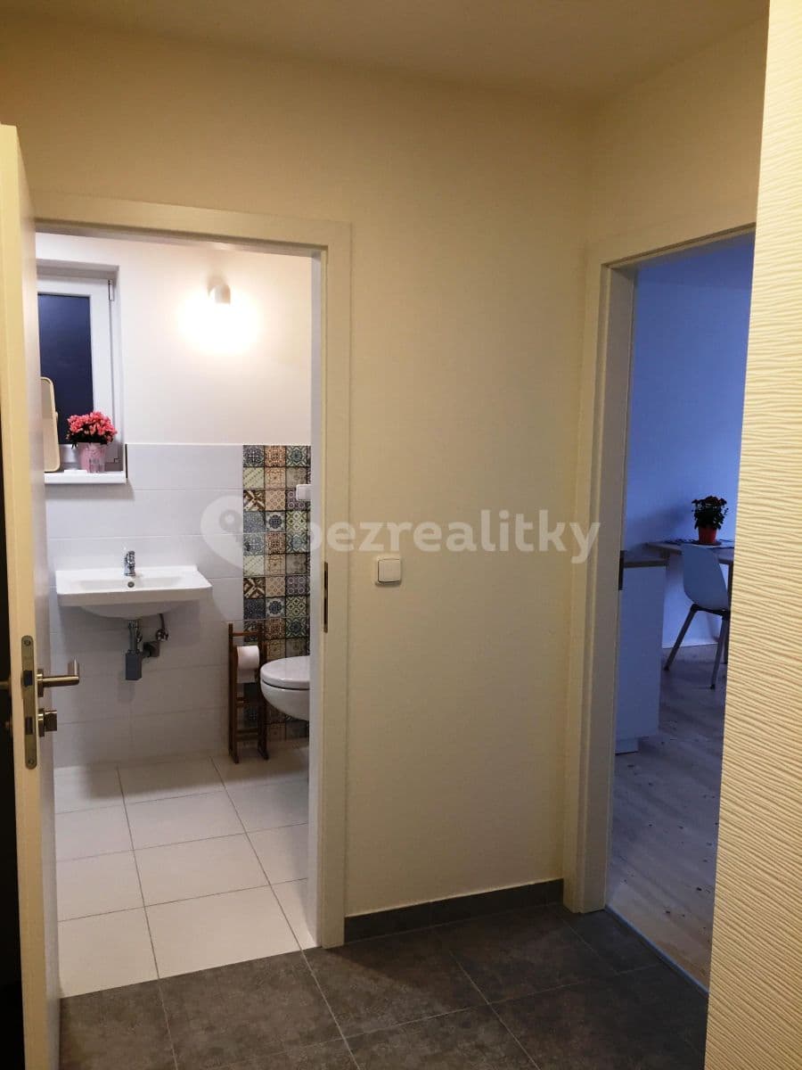 Studio flat to rent, 32 m², Dukelských hrdinů, Prague, Prague Studio flat to rent, 32 m², Dukelských hrdinů, Prague, Prague