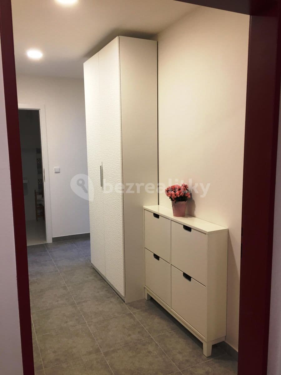 Studio flat to rent, 32 m², Dukelských hrdinů, Prague, Prague Studio flat to rent, 32 m², Dukelských hrdinů, Prague, Prague