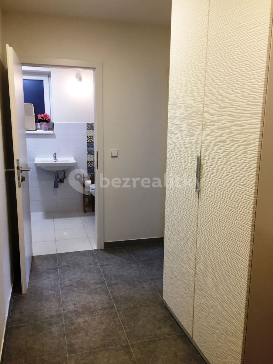 Studio flat to rent, 32 m², Dukelských hrdinů, Prague, Prague Studio flat to rent, 32 m², Dukelských hrdinů, Prague, Prague