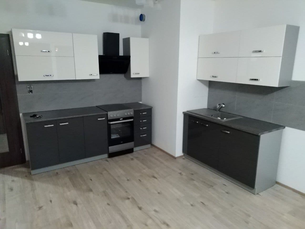 1 bedroom with open-plan kitchen flat to rent, 59 m², Velvarská, Horoměřice, Středočeský Region 1 bedroom with open-plan kitchen flat to rent, 59 m², Velvarská, Horoměřice, Středočeský Region
