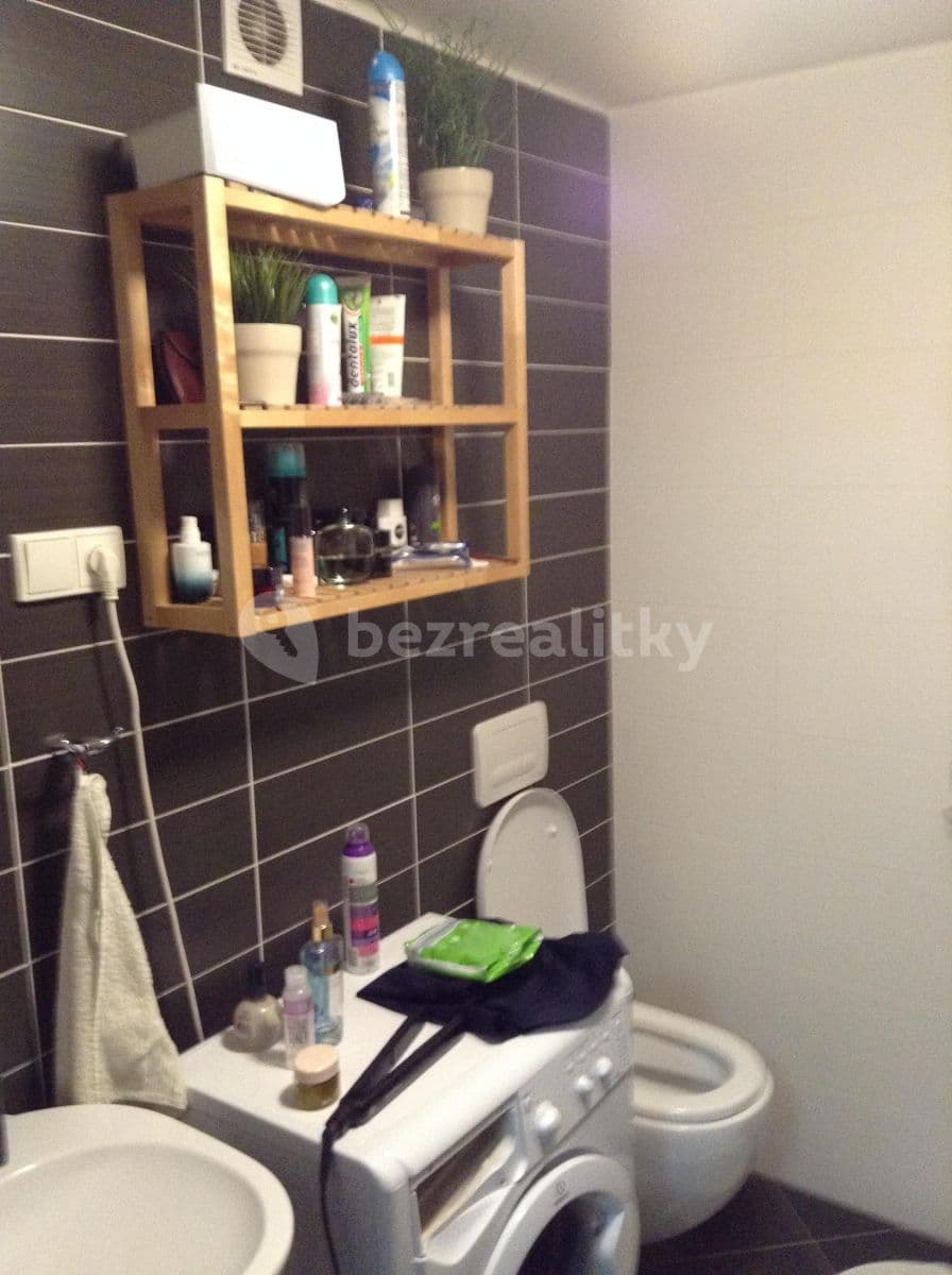 1 bedroom with open-plan kitchen flat to rent, 72 m², Jaromírova, Prague, Prague 1 bedroom with open-plan kitchen flat to rent, 72 m², Jaromírova, Prague, Prague