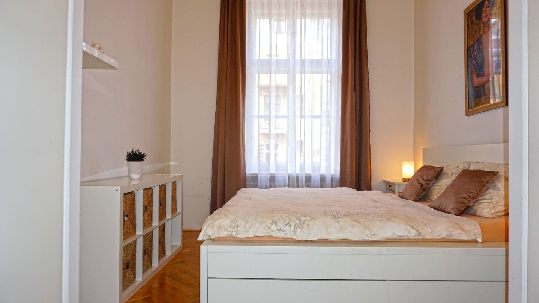 2 bedroom flat to rent, 107 m², Janáčkovo nábřeží, Prague, Prague 2 bedroom flat to rent, 107 m², Janáčkovo nábřeží, Prague, Prague