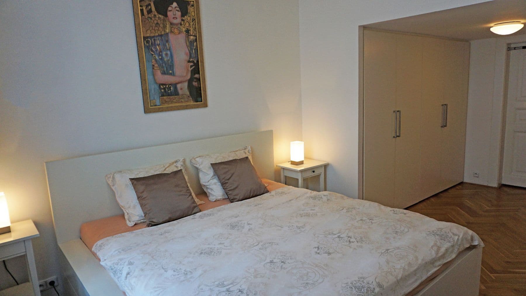 2 bedroom flat to rent, 107 m², Janáčkovo nábřeží, Prague, Prague 2 bedroom flat to rent, 107 m², Janáčkovo nábřeží, Prague, Prague