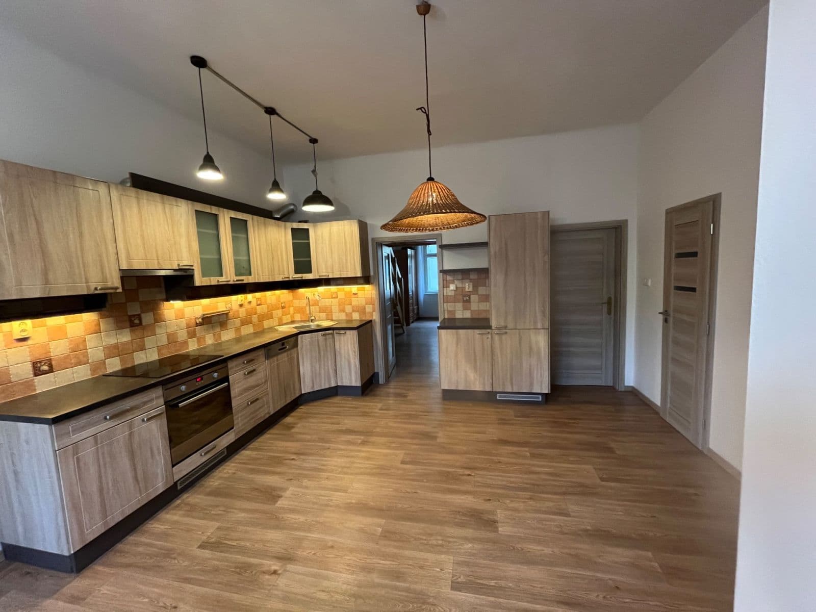 2 bedroom with open-plan kitchen flat to rent, 72 m², Havanská, Prague, Prague 2 bedroom with open-plan kitchen flat to rent, 72 m², Havanská, Prague, Prague