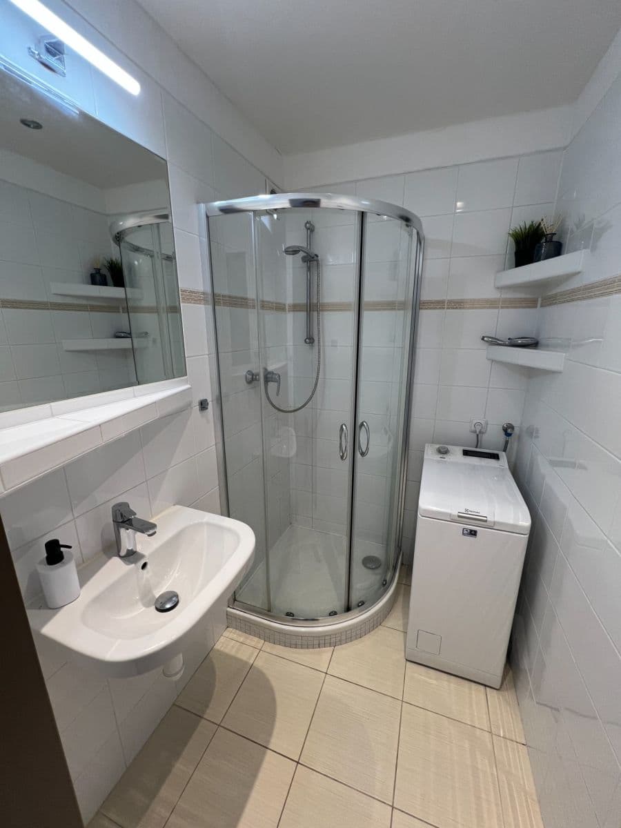 1 bedroom with open-plan kitchen flat to rent, 44 m², K Rovinám, Prague, Prague 1 bedroom with open-plan kitchen flat to rent, 44 m², K Rovinám, Prague, Prague