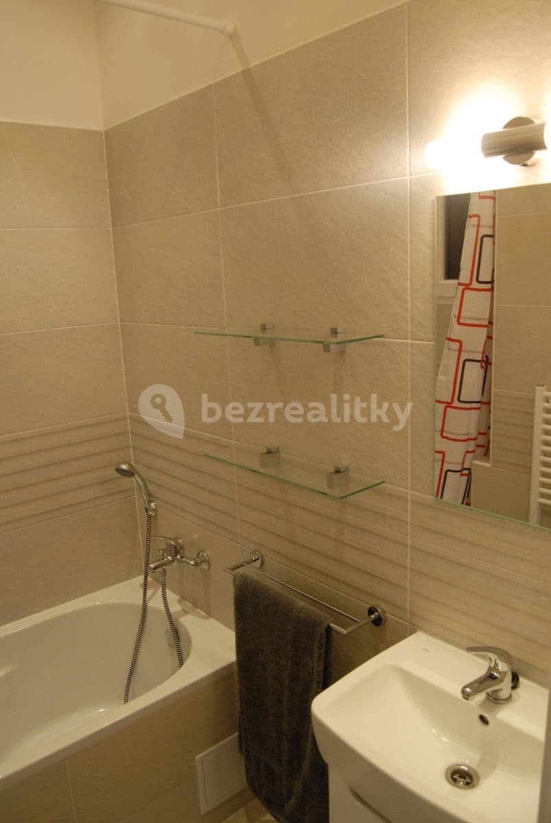 Small studio flat to rent, 37 m², 5. května, Prague, Prague Small studio flat to rent, 37 m², 5. května, Prague, Prague