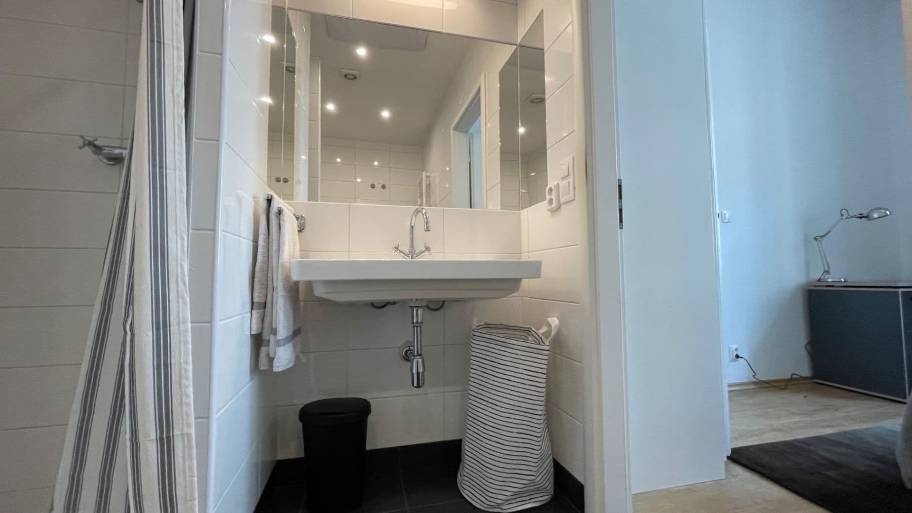 1 bedroom with open-plan kitchen flat to rent, 42 m², Sarajevská, Prague, Prague 1 bedroom with open-plan kitchen flat to rent, 42 m², Sarajevská, Prague, Prague