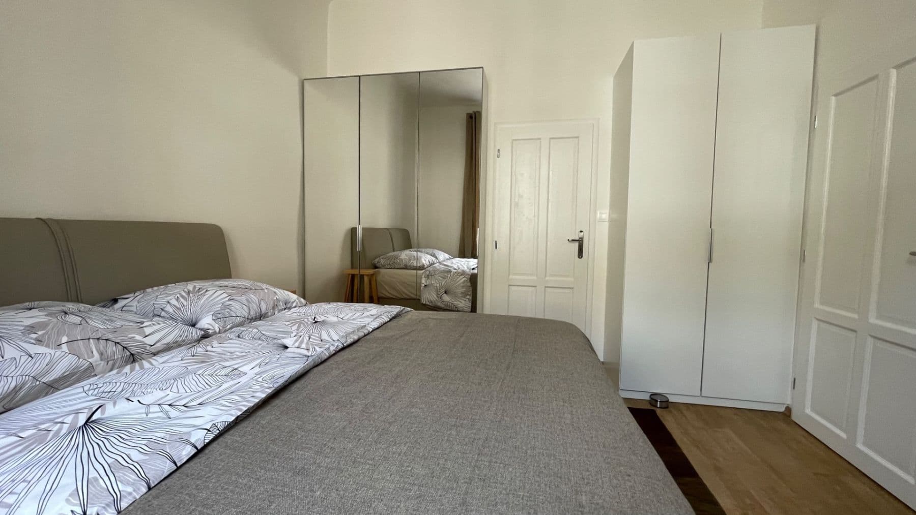 1 bedroom with open-plan kitchen flat to rent, 42 m², Sarajevská, Prague, Prague 1 bedroom with open-plan kitchen flat to rent, 42 m², Sarajevská, Prague, Prague