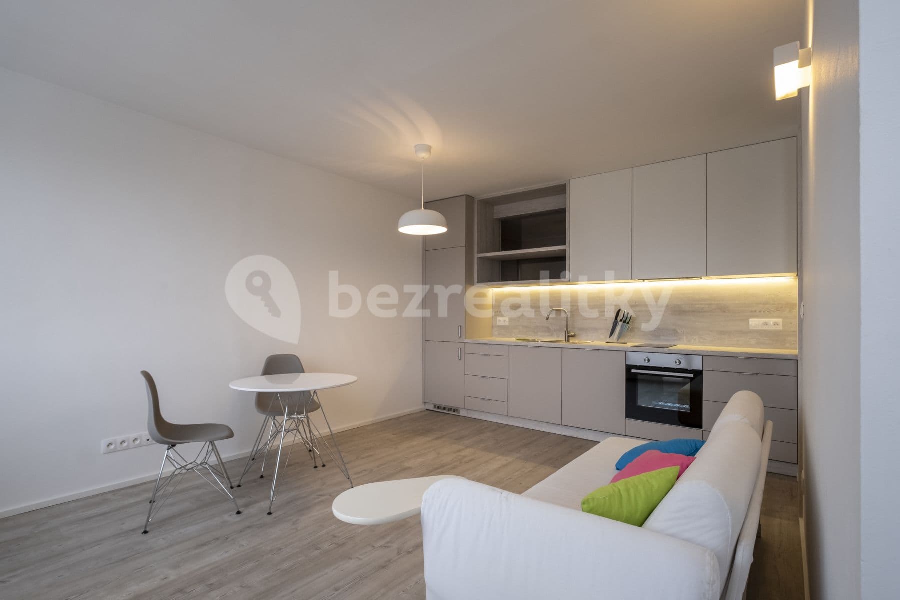 1 bedroom with open-plan kitchen flat to rent, 38 m², Na Strži, Prague, Prague 1 bedroom with open-plan kitchen flat to rent, 38 m², Na Strži, Prague, Prague