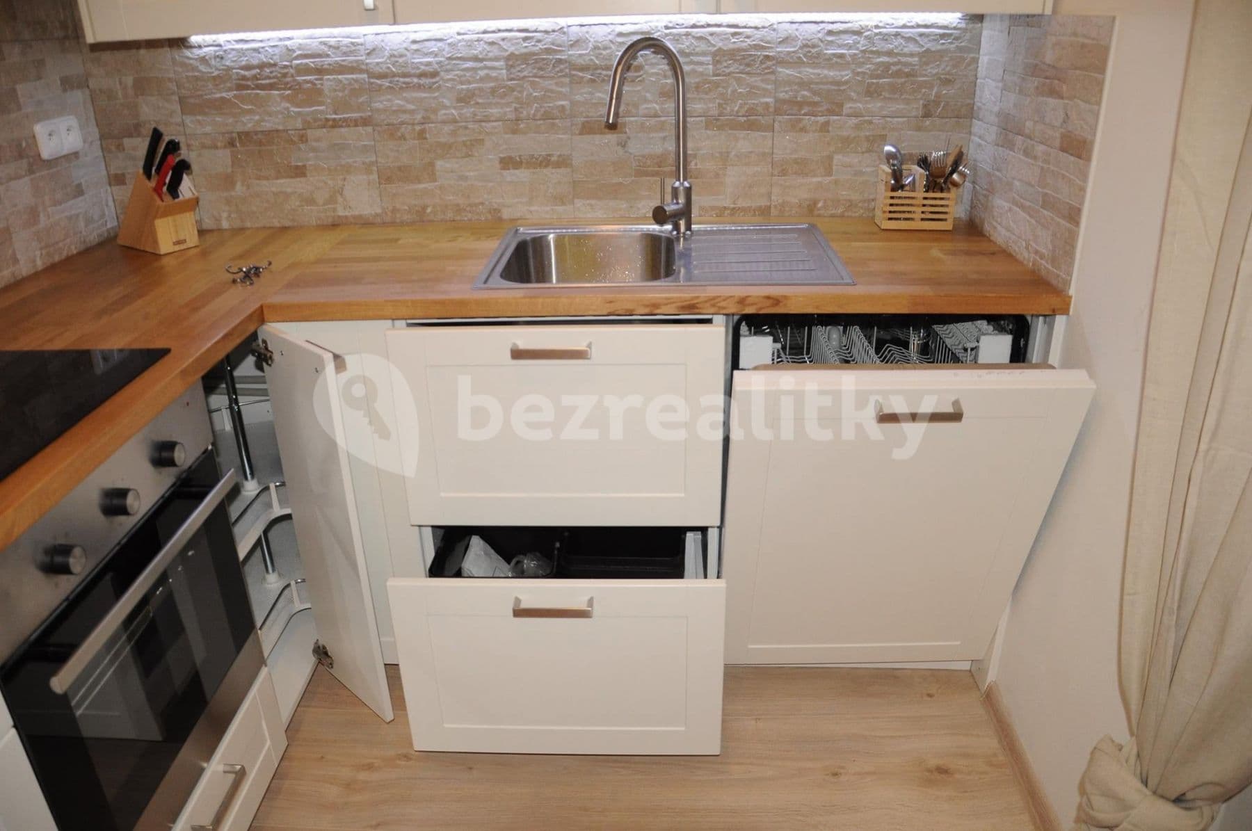 1 bedroom with open-plan kitchen flat to rent, 54 m², Generála Sochora, Ostrava, Moravskoslezský Region 1 bedroom with open-plan kitchen flat to rent, 54 m², Generála Sochora, Ostrava, Moravskoslezský Region
