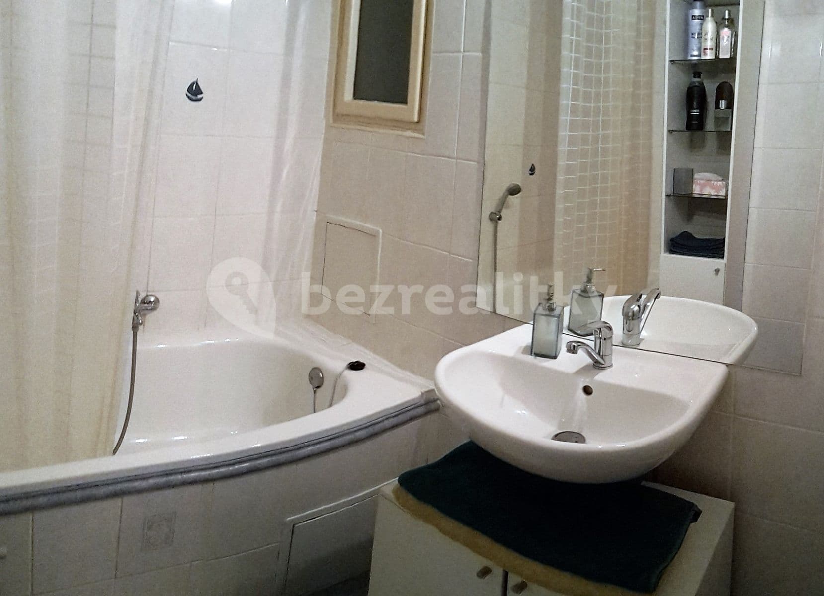 1 bedroom with open-plan kitchen flat to rent, 47 m², Mládeže, Prague, Prague 1 bedroom with open-plan kitchen flat to rent, 47 m², Mládeže, Prague, Prague