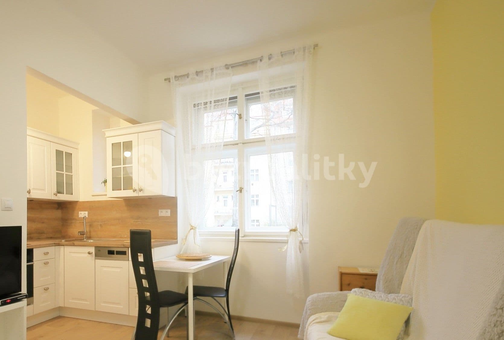 Studio flat to rent, 25 m², Nikolaje Alexejeviče Někrasova, Prague, Prague Studio flat to rent, 25 m², Nikolaje Alexejeviče Někrasova, Prague, Prague