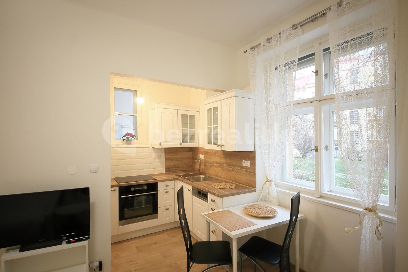 Studio flat to rent, 25 m², Nikolaje Alexejeviče Někrasova, Prague, Prague Studio flat to rent, 25 m², Nikolaje Alexejeviče Někrasova, Prague, Prague